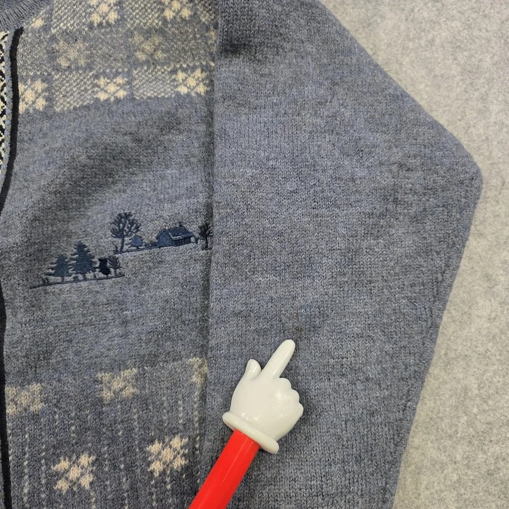 Vintage Woolrich Sweater Womens Medium Blue Wool Fair Isle Nordic Cardigan Clasp
